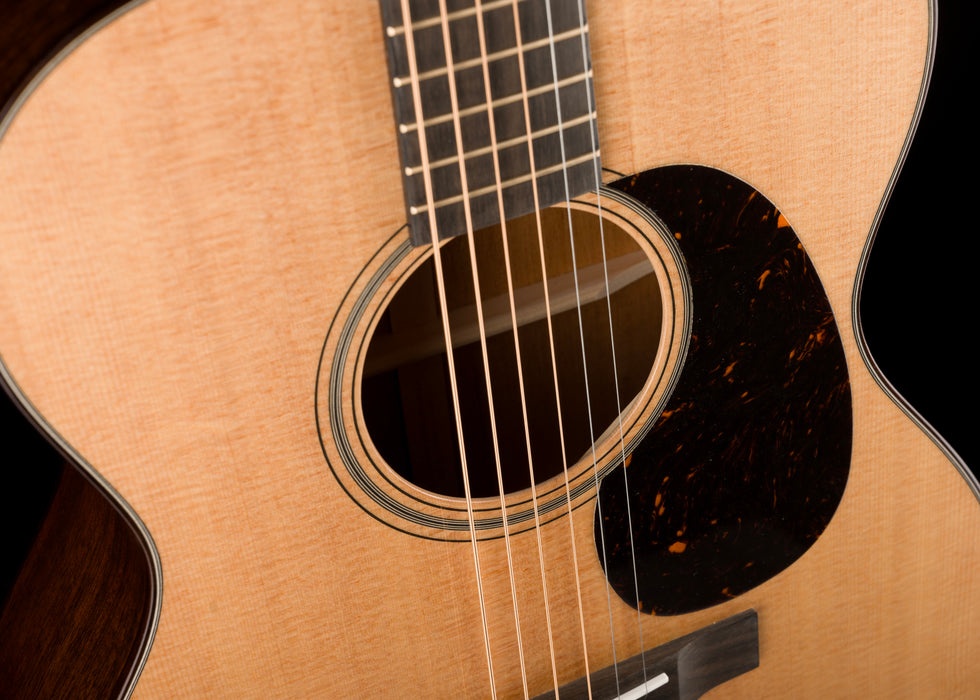 Martin 000-18 Modern Deluxe Acoustic Guitar With Case