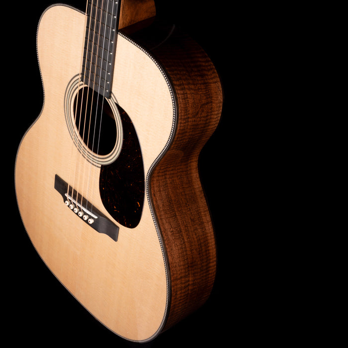 Martin Custom Shop 000-28 Bastogne Walnut With Case