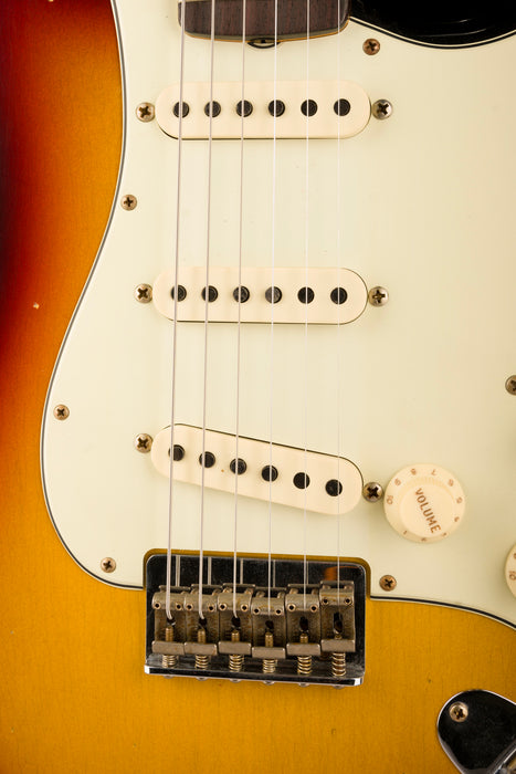 Fender Custom Shop 1961 Stratocaster Hardtail Journeyman Relic 3-Tone Sunburst