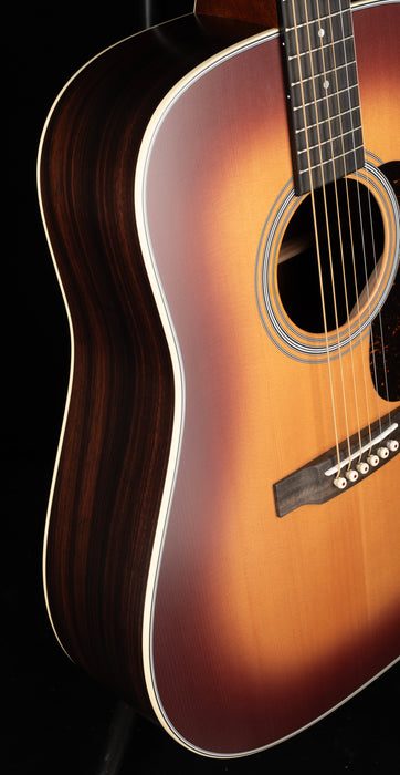 Martin D-28 Satin Amberburst with Case