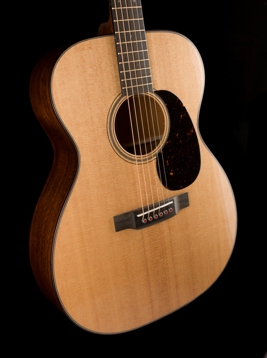 Martin 000-18 Modern Deluxe Acoustic Guitar With Case