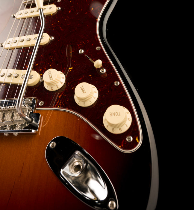 Used Fender American Professional II Stratocaster Rosewood Fingerboard 3-Color Sunburst