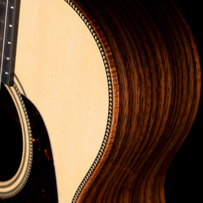 Martin Custom Shop 00-28 Deep Body Wild Grain East Indian Rosewood and Italian Alpine Spruce With Case