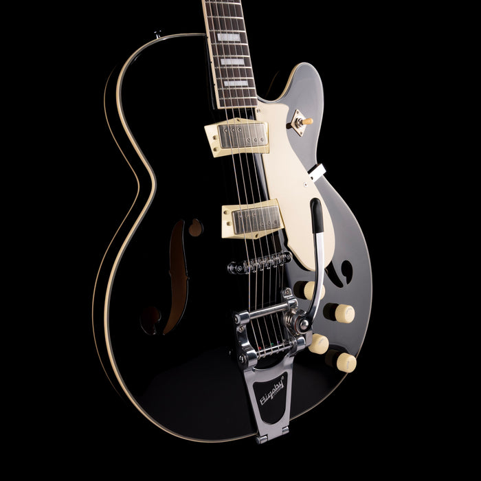Pre-Owned Silvertone 1446V Black with Case