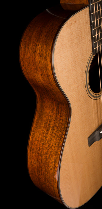 Martin 000-18 Modern Deluxe Acoustic Guitar With Case