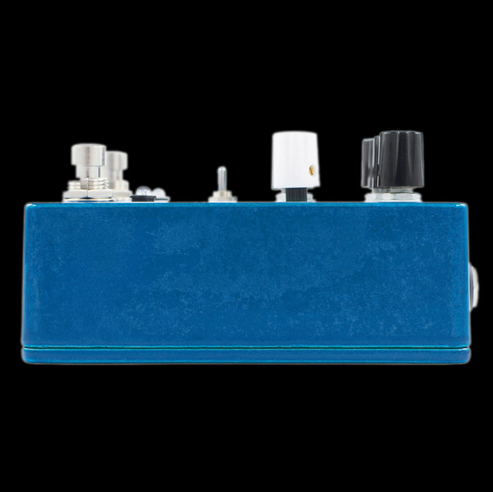 EarthQuaker Devices Avalanche Run V2 Stereo Delay and Reverb Left Side