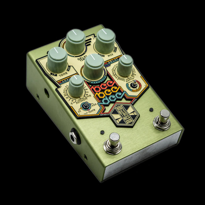 Beetronics FX BeeBeeDee Delay Pedal Front Angle Right