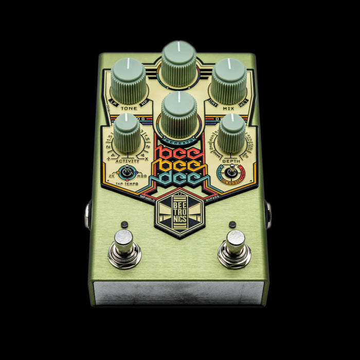 Beetronics FX BeeBeeDee Delay Pedal Front Angle