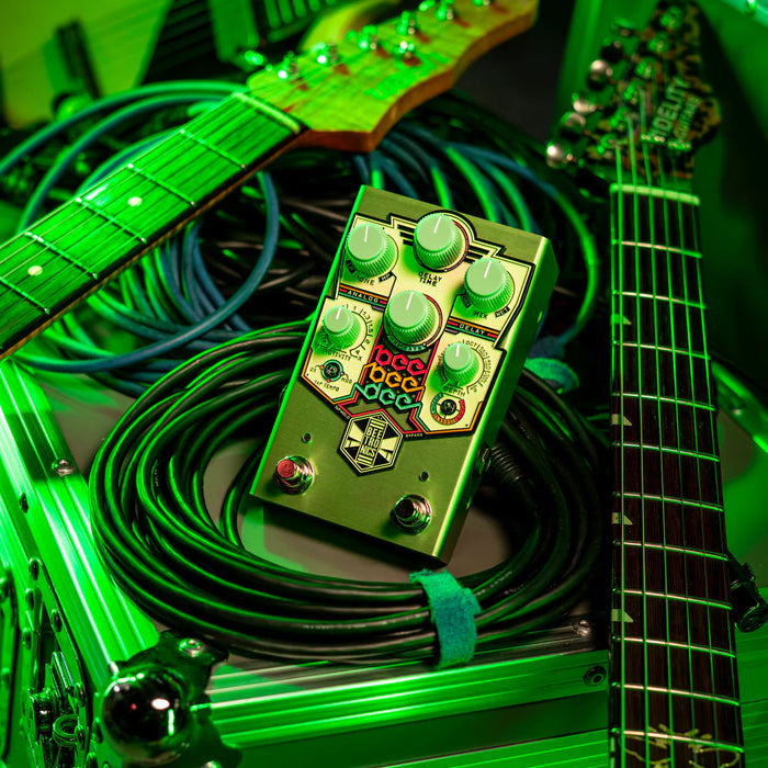 Beetronics FX BeeBeeDee Delay Pedal Glamour Shot
