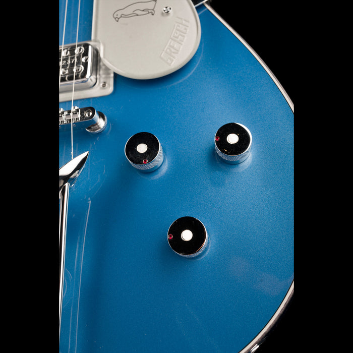 Gretsch Custom Shop Masterbuilt G6134CST Baritone Penguin NOS Lake Placid Blue Closeup Controls