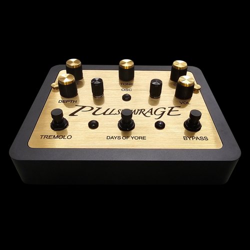 Days of Yore Pulse Mirage Fuzz/Tremolo Pedal Angle