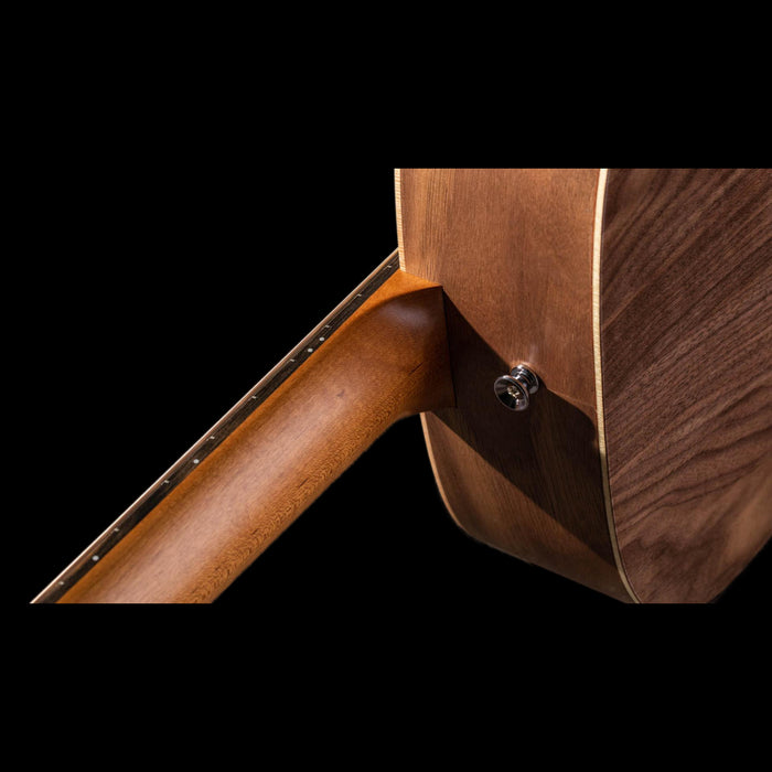 Taylor Big Baby Taylor (BBT) Walnut and Spruce Acoustic Guitar With Gig Bag Neck Joint