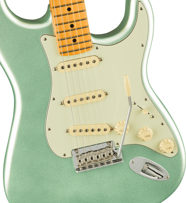 Fender American Professional II Stratocaster Maple Fingerboard Mystic Surf Green