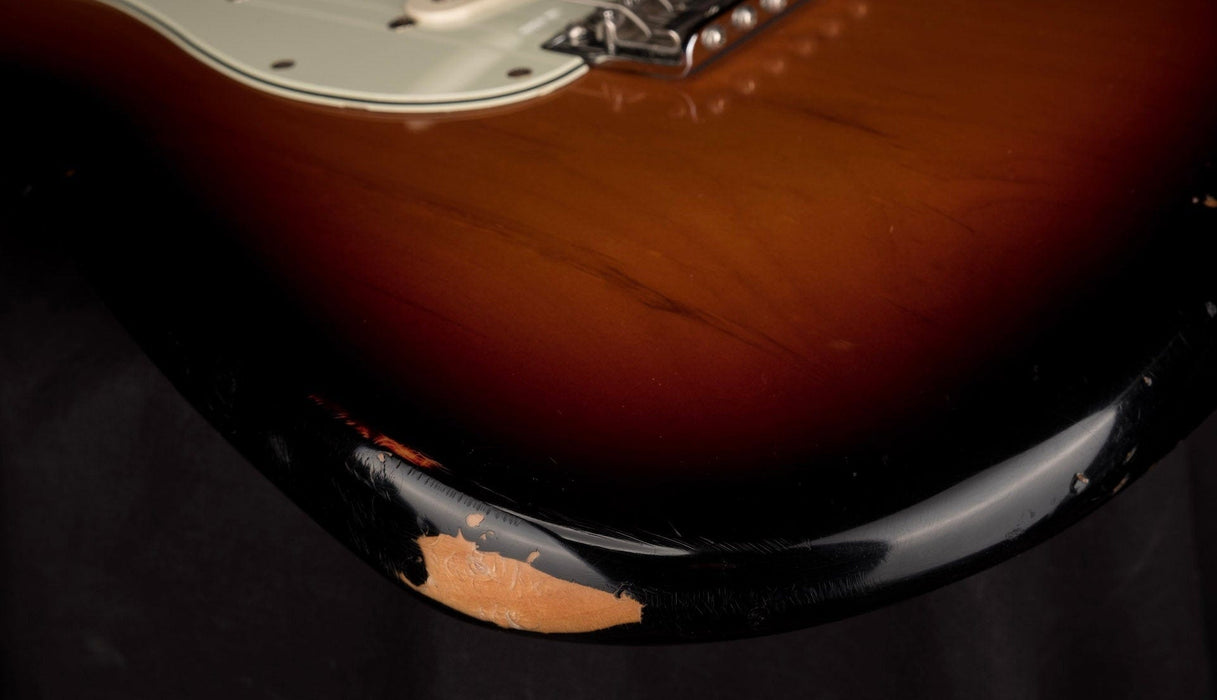 Used Fender American Vintage 1962 Stratocaster 3-Tone Sunburst with OHSC