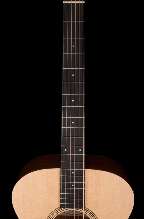 Taylor Academy 12e Left-Handed Acoustic Electric Guitar WIth Gig Bag