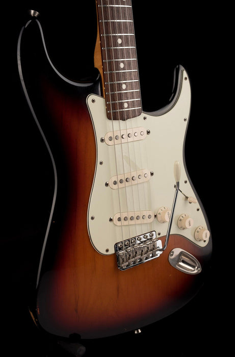 Used Fender American Vintage 1962 Stratocaster 3-Tone Sunburst with OHSC