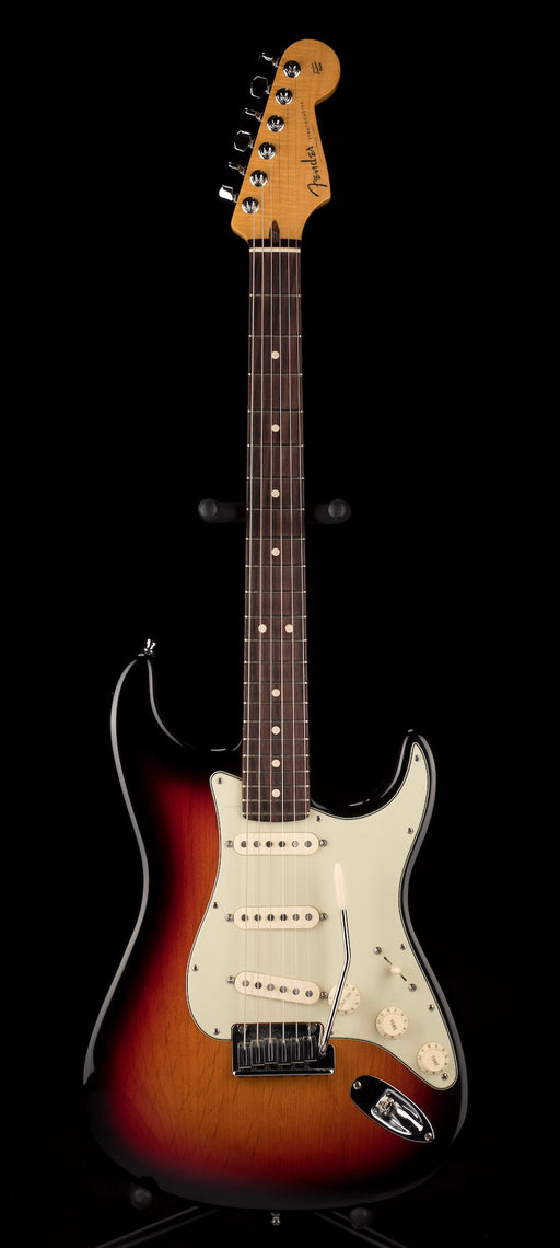 Pre Owned 2009 Fender Custom Shop Custom Deluxe Strat NOS 3-Tone Sunburst With Case