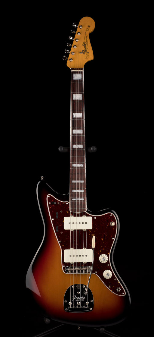 Fender American Vintage II 1966 Jazzmaster 3-Color Sunburst With Case B-Stock
