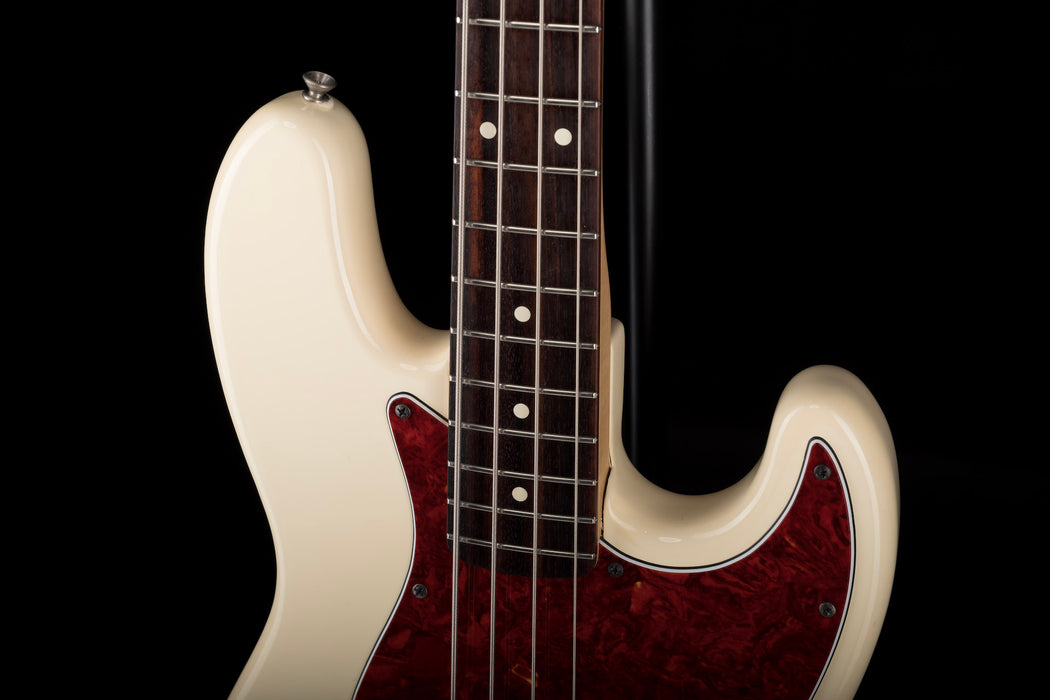 Used 2004 Fender Standard Jazz Bass Arctic White with Gig Bag