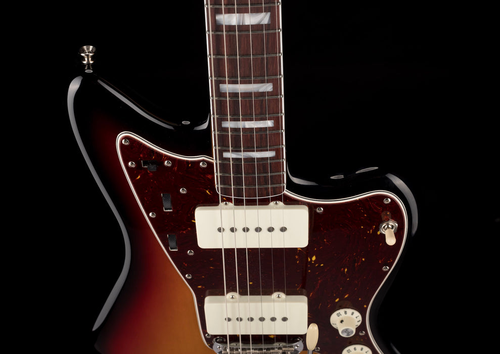 Fender American Vintage II 1966 Jazzmaster 3-Color Sunburst With Case B-Stock