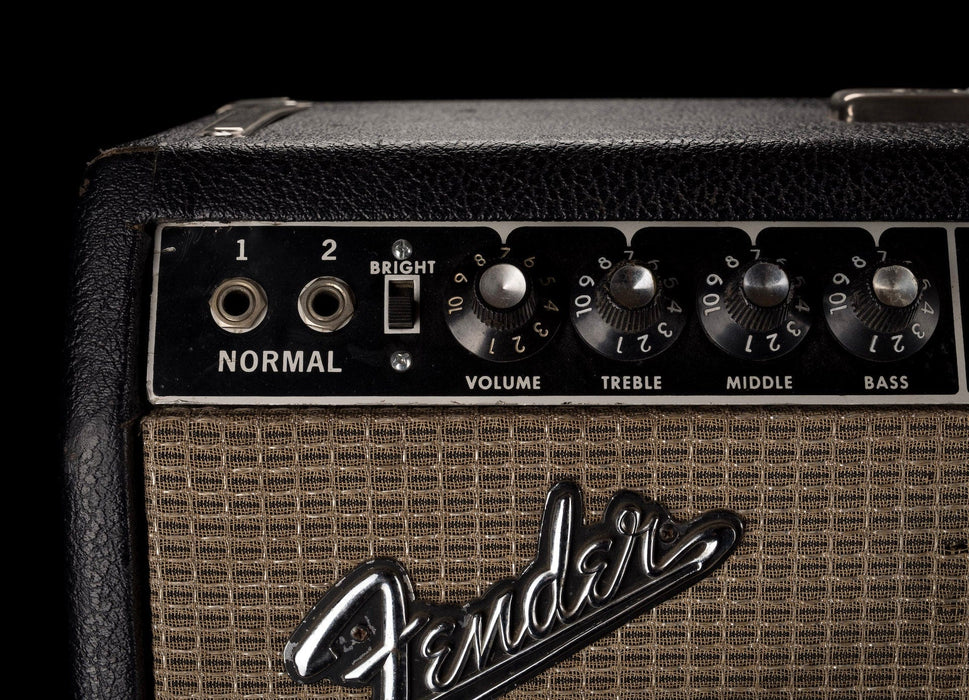 Pre Owned Vintage 1967 Fender Twin Reverb Guitar Amp Combo