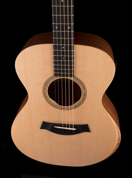 Taylor Academy 12e Left-Handed Acoustic Electric Guitar WIth Gig Bag