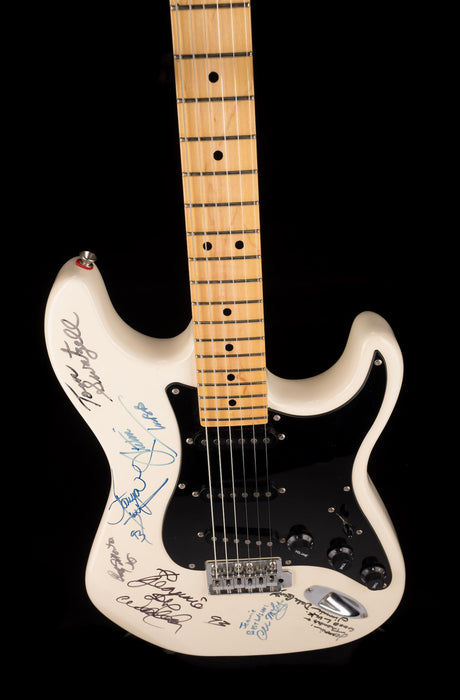 Pre Owned Peavey Predator SSS White Signed by Country Artists
