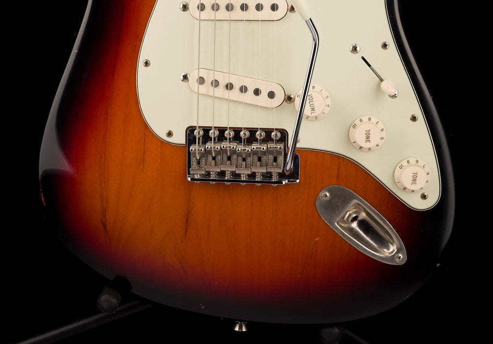 Used Fender American Vintage 1962 Stratocaster 3-Tone Sunburst with OHSC
