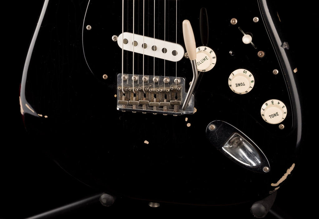 Pre-Owned Fender Custom Shop David Gilmour Stratocaster Relic Black over 3-Tone Sunburst