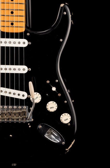 Pre-Owned Fender Custom Shop David Gilmour Stratocaster Relic Black over 3-Tone Sunburst