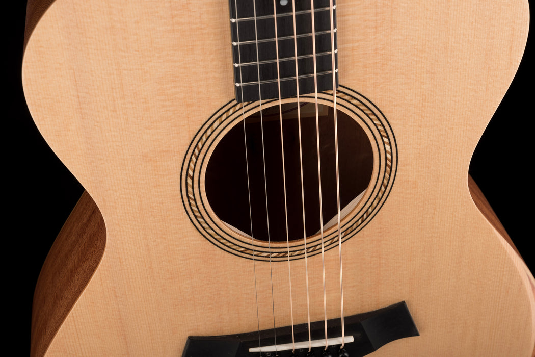 Taylor Academy 12e Left-Handed Acoustic Electric Guitar WIth Gig Bag