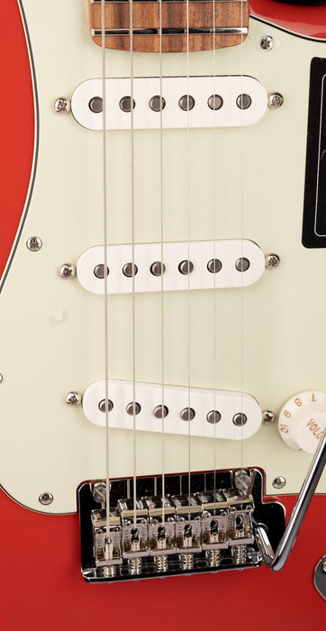 vFender Limited Edition Player Strat Pau Ferro Fingerboard Fiesta Red Electric Guitar