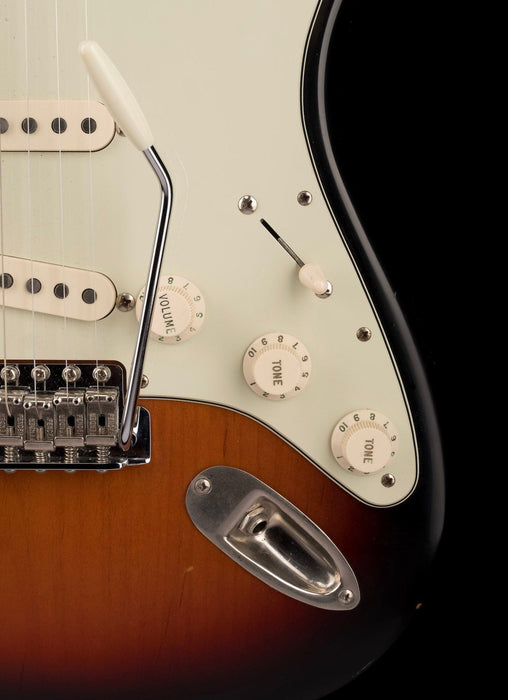 Used Fender American Vintage 1962 Stratocaster 3-Tone Sunburst with OHSC