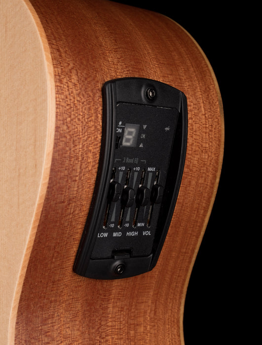 Taylor Academy 12e Left-Handed Acoustic Electric Guitar WIth Gig Bag