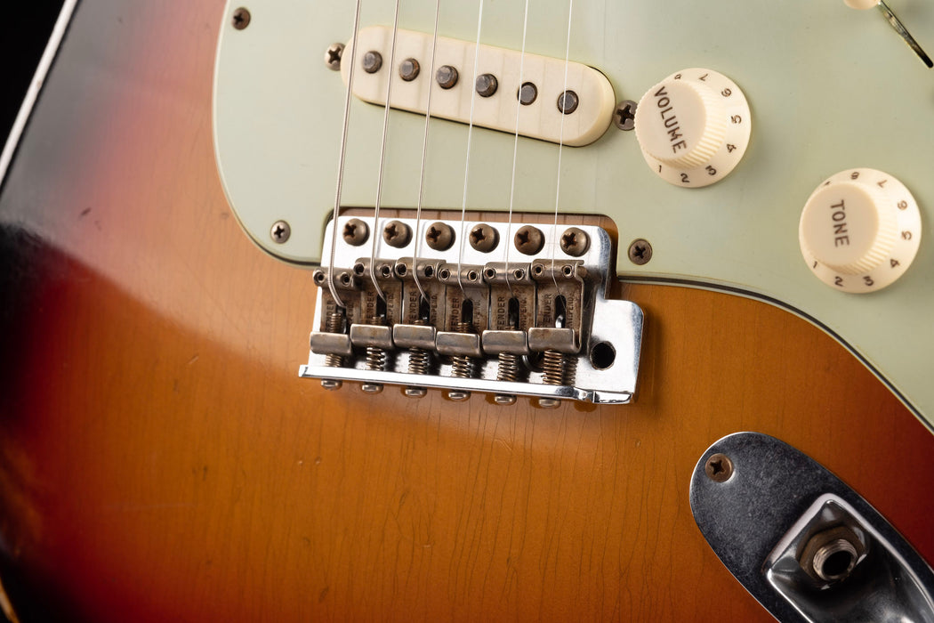 Pre Owned Fender Custom Shop 1963 Stratocaster Relic 3-Tone Sunburst With OHSC