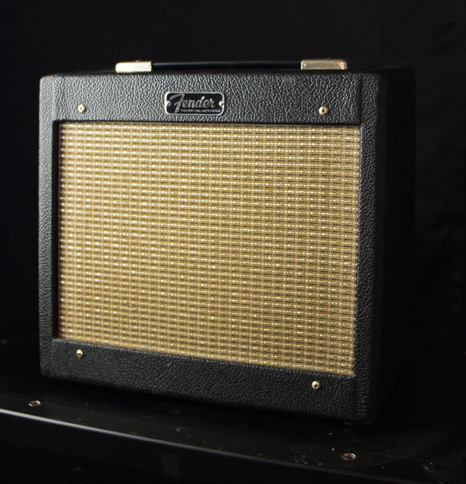 Vintage Pre-CBS 1964 Fender Champ Guitar Amp Tweed in Black Combo