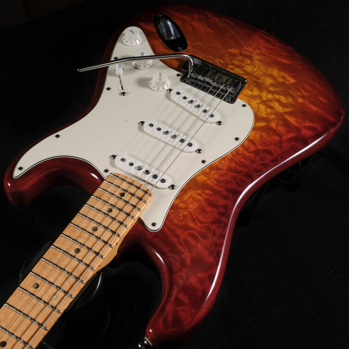 Pre Owned 2012 Fender Custom Shop Custom Deluxe Stratocaster Quilt Maple w/ OHSC