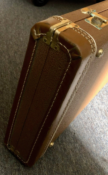 Used Fender Deluxe Hardshell Bass Case Brown Tolex USA Made G&G Used Fender Deluxe Hardshell Bass Case Brown Tolex USA Made G&G