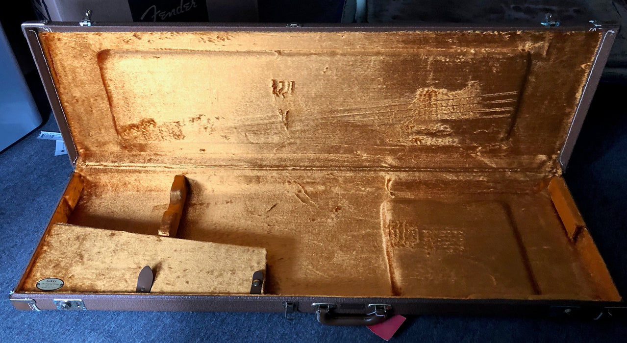 Used Fender Deluxe Hardshell Bass Case Brown Tolex USA Made Used Fender Deluxe Hardshell Bass Case Brown Tolex USA Made