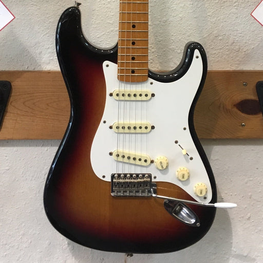 Used Fender Made in Japan 50s Vintage Reissue Maple Neck Stratocaster - Sunburst With Bag