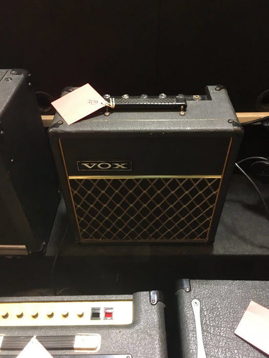 Used 60s Vox Pathfinder Model V1011 Guitar Amplifier Combo