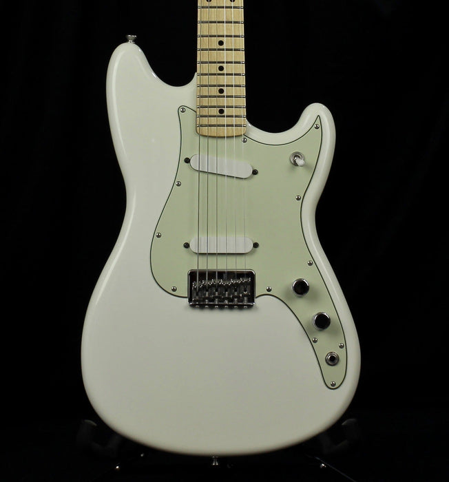 Used Fender Duo Sonic Reissue Maple Board Arctic White Used Fender Duo Sonic Reissue Maple Board Arctic White