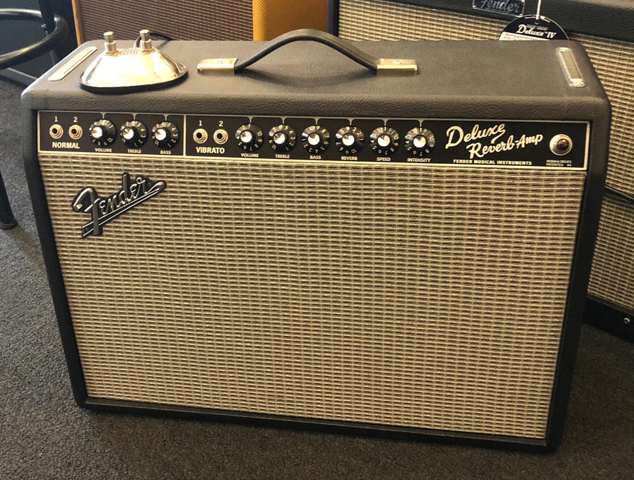 Used Fender '65 Deluxe Reissue Tube Combo Amplifier With Footswitch & Cover